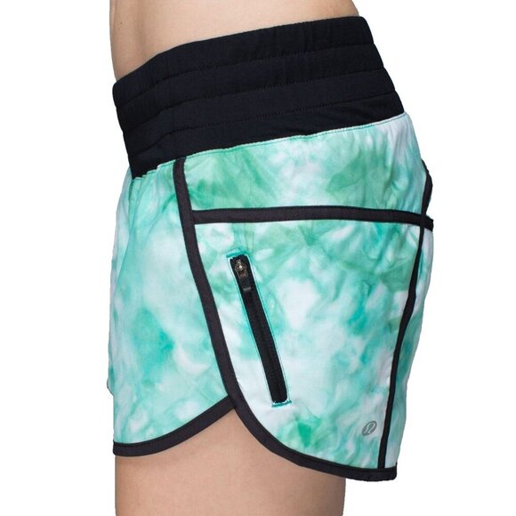 Lululemon Pants - Lululemon Tracker Shorts II Spray Dye/Blue Tropics Pattern size‎ 6, W71B9S